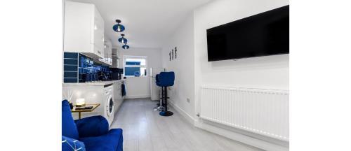 Comfortable and Stylish 1 BR flat - Sleeps 2 - Tap to explore photos