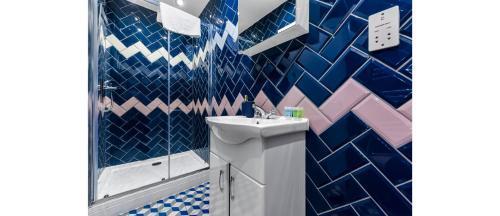 Comfortable and Stylish 1 BR flat - Sleeps 2 - Tap to explore photos