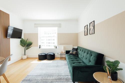 Stylish Central Kings Cross 2 Bedroom Flat - Tap to explore photos