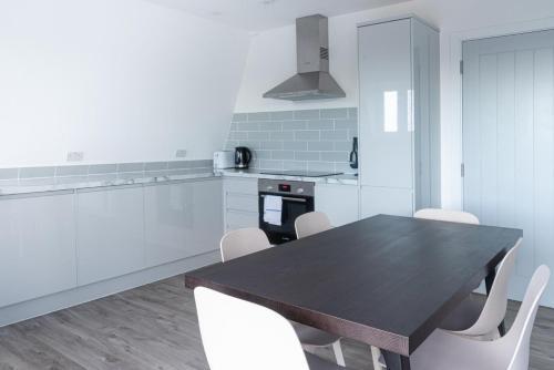 Newly Refurbished 2 bed with Fantastic View - Tap to explore photos
