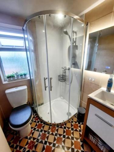 Alross studio flat / private bathroom - Tap to explore photos