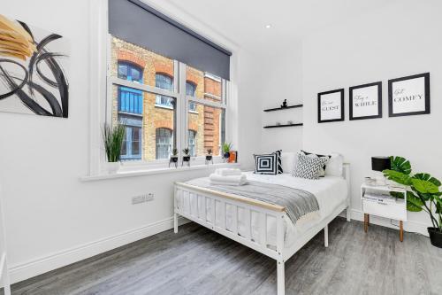Central Hoxton High Spec 2 Bed! - Tap to explore photos