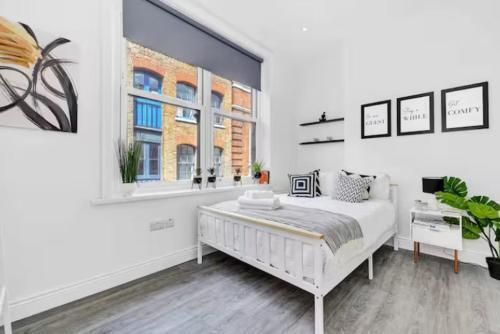High Spec Two-Bedroom Apartment Short Term Rental & Flexible Renting Shoreditch With Free WiFi - Tap to explore photos