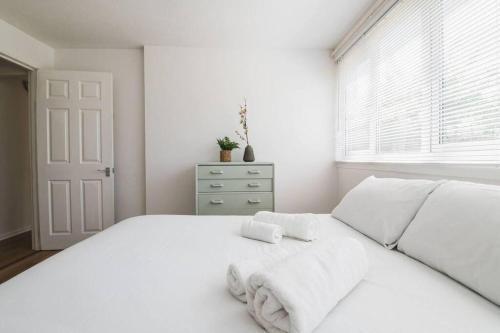 Stylish & Tranquil Flat with Excellent Connections - Tap to explore photos