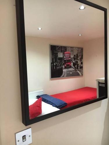 One Bedroom Flat in Central London - Tap to explore photos
