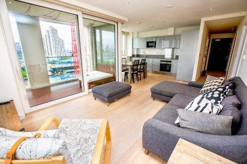 Exclusive Offer - Greenwich 2 Bed Flat near the O2 - Tap to explore photos