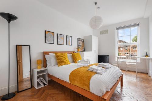 15 Mins to Tower Bridge, Spacious 3-Bed Flat