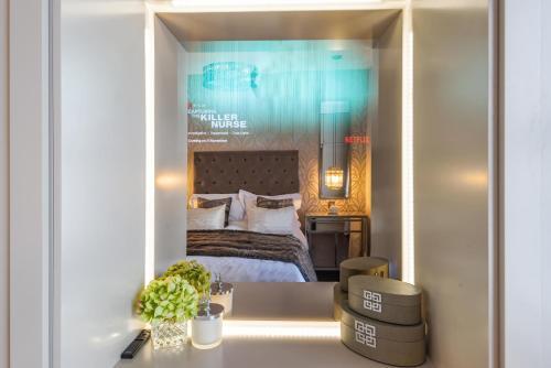Luxury 1-Bed Apartment in sought after prime London location - Tap to explore photos