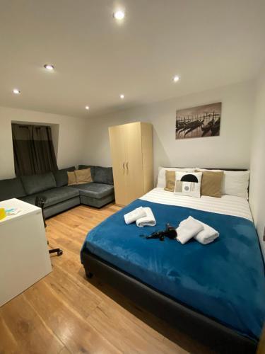 Fabulous Private Bedrooms near Euston Station, Central London Room Type - Quadruple Room