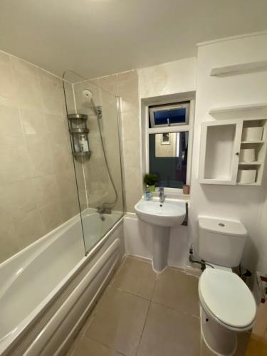 Fabulous Private Bedrooms near Euston Station, Central London - Tap to explore photos