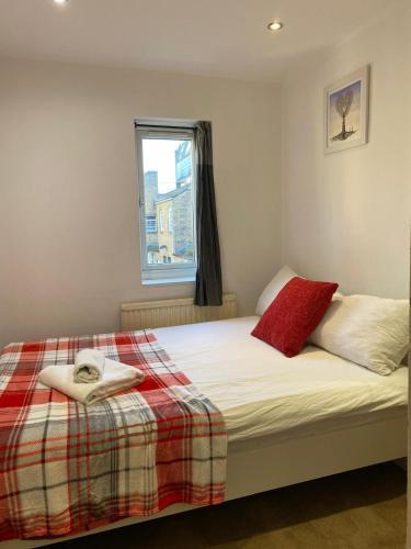 Fabulous Private Bedrooms near Euston Station, Central London - Tap to explore photos