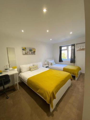 Fabulous Private Bedrooms near Euston Station, Central London Room Type - Triple Room
