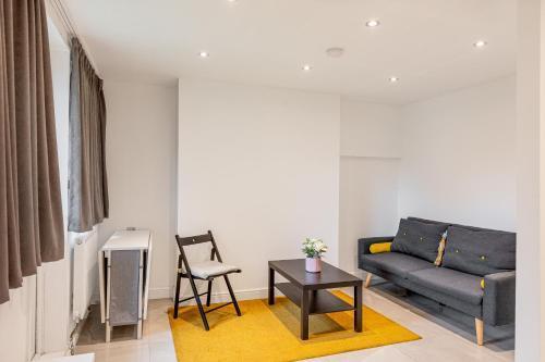 Central Studio with private garden, 2min Tube