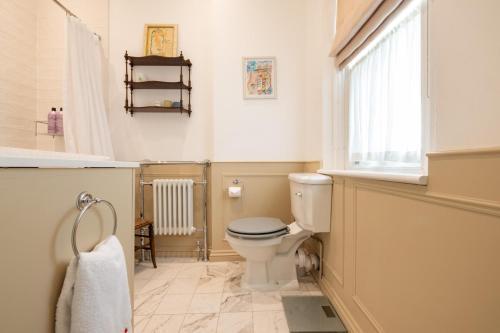 Traditional Treasure – 3 Bedroom Home by Hyde Park - Tap to explore photos