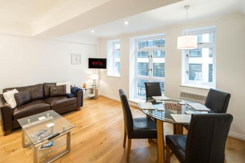 1BD Modern City Oasis: Near London Attractions - Tap to explore photos