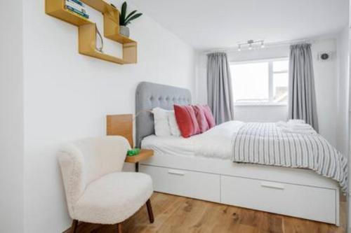 Spacious 2bed in top location Holland Park-N Hill - Tap to explore photos