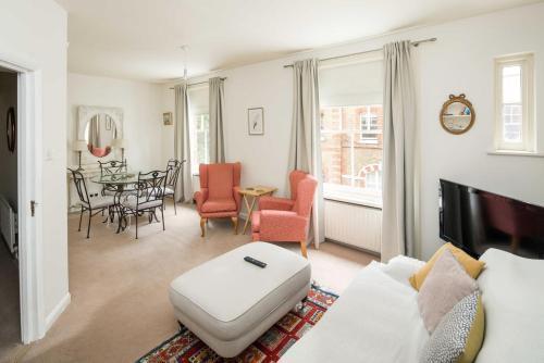 NEW Sleek 2BD Flat Oxford Street/Soho/Fitzrovia - Tap to explore photos