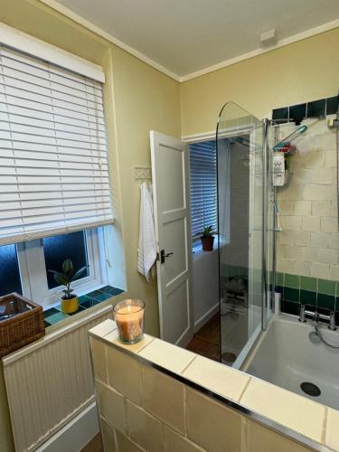 Happy Homestay London - Tap to explore photos
