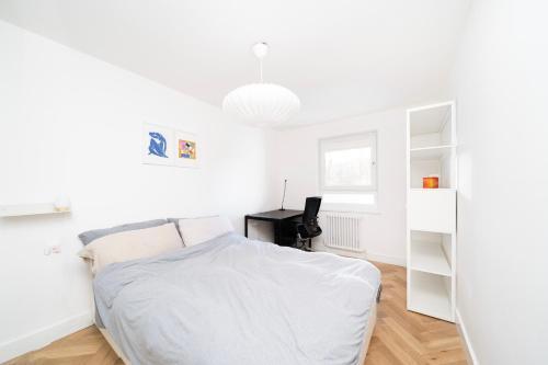 Cozy Double Bedroom at Earlsferry Way shared flat - Tap to explore photos