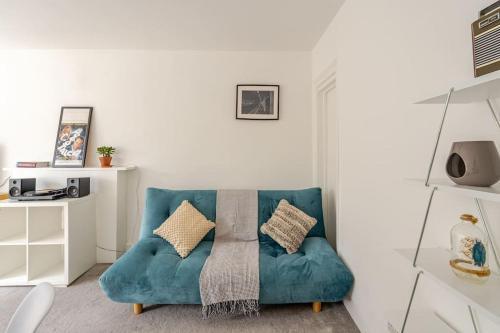 Notting Hill - Luxury up to 6 sleeps - Tap to explore photos