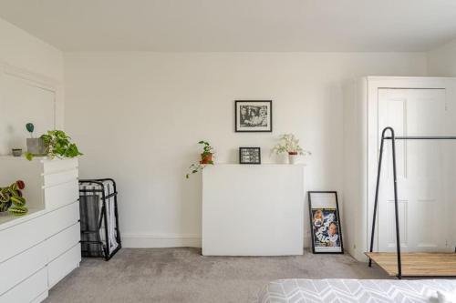 Notting Hill - Luxury up to 6 sleeps - Tap to explore photos
