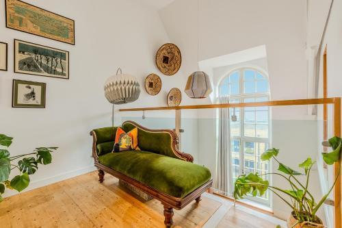 Exclusive Captivating 2LVL 1BR Loft, Walworth - Tap to explore photos
