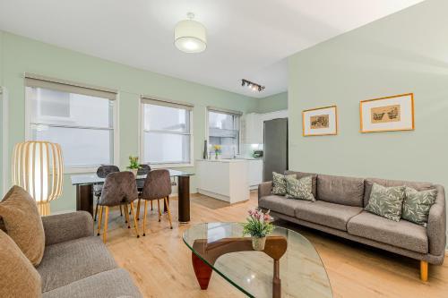 Stunning Central 2BR Flat btw Soho & Covent Garden - Tap to explore photos