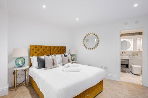 Beautiful 2Bd 2Bth Chiswick Apartment with AC and Private Balcony - Tap to explore photos