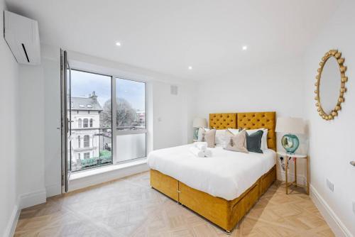 Stunning 2Bd 2Bth in Chiswick with AC and Private Balcony Room Type - Two-Bedroom Apartment