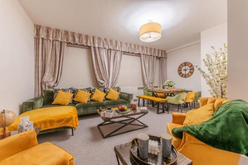 Stylish Spacious Retreat Luxury 2 Bed Haven 2HS - Tap to explore photos