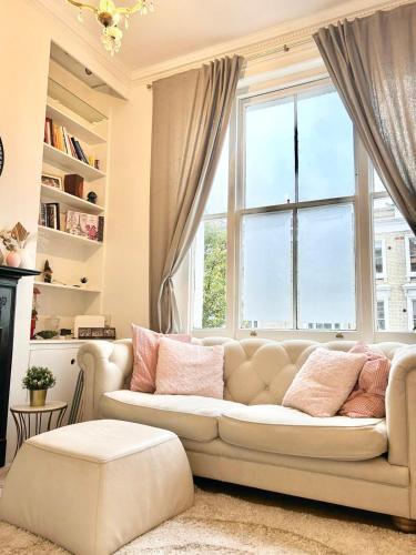 Charming 2 Beds in Chelsea By Earl's Court Station - Tap to explore photos
