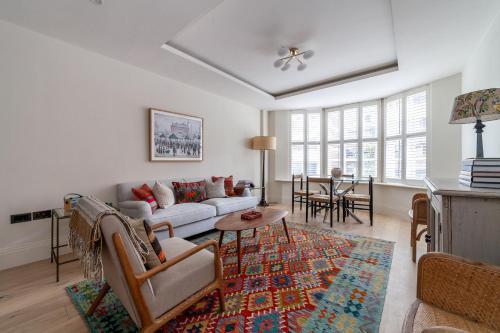 Primary Located Splendid 2BR flat near Hyde Park - Tap to explore photos