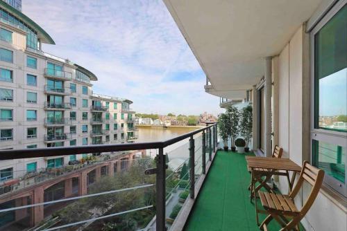 Stunning 2 Bed Thames River View - Central London