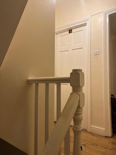 Oxborne Rooms UK - Gardner - Tap to explore photos