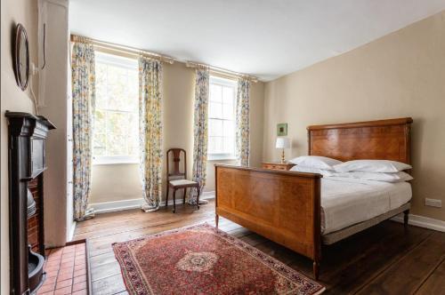 The Hearts Of Old 3 bedroom in the West End - Tap to explore photos