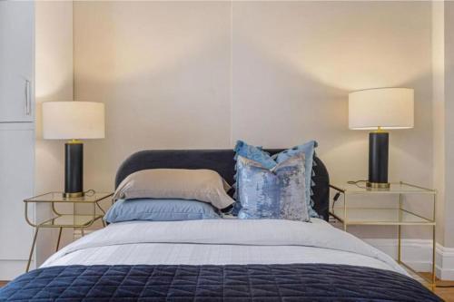 Gorgeous Hyde Park Home with Lift-Elevator Access & Nice View - Tap to explore photos