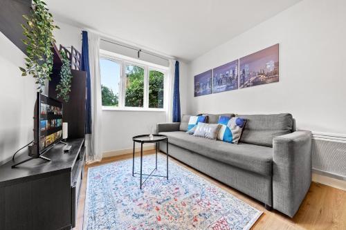 City Centre FBS Spacious Flat - Tap to explore photos