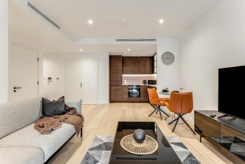 Khayat Homes - The Ostrich - One Bed Luxury Apt - Tap to explore photos
