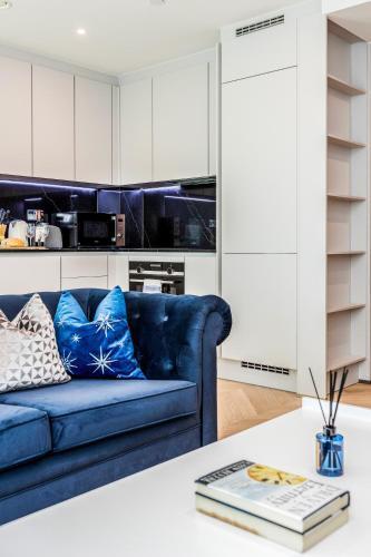 New Riverside Apt sleeps 5 Easy to tour London - Tap to explore photos