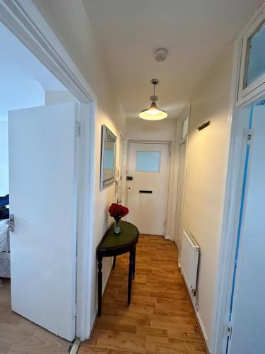 Cosy Camden 3 Bed - sleeps 6 - Tap to explore photos