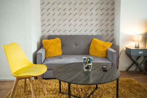 Spacious Studio Central Sofa bed - Tap to explore photos