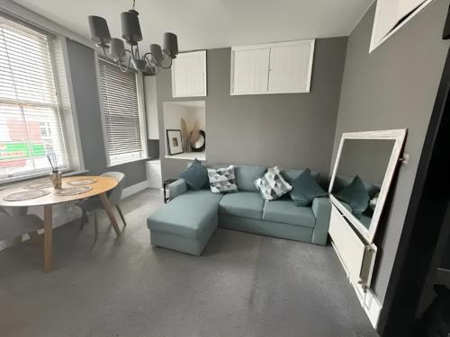 Islington Flat 1-Bedroom Near Angel Station - Tap to explore photos