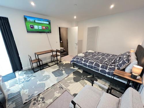 Royal King Studio Apartment Exel - Tap to explore photos