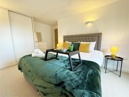 Vibrant City Apt 2 Bed in Hoxton and Shoreditch - Tap to explore photos