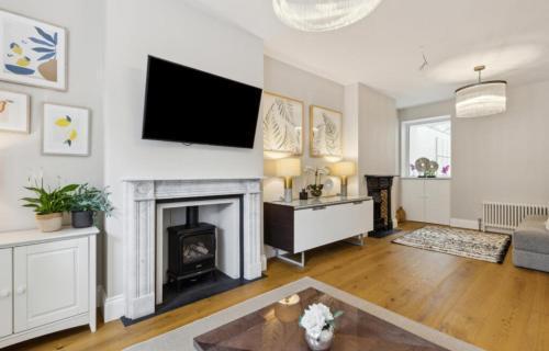 stylish & spacious London 4 beds house - Tap to explore photos