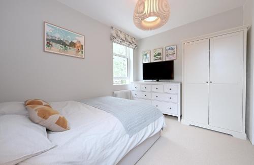 stylish & spacious London 4 beds house - Tap to explore photos