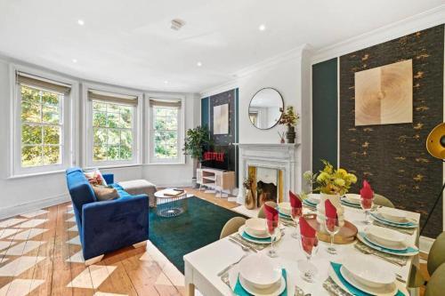 Modern Deluxe 3 Bed in Putney - Parking - Tap to explore photos