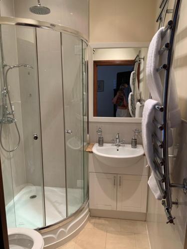 BAKER STREET 3 bedroom and 3 bathroom fabulous flat - Tap to explore photos