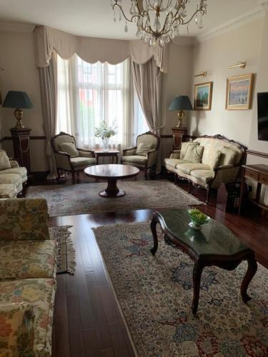 BAKER STREET 3 bedroom and 3 bathroom fabulous flat - Tap to explore photos