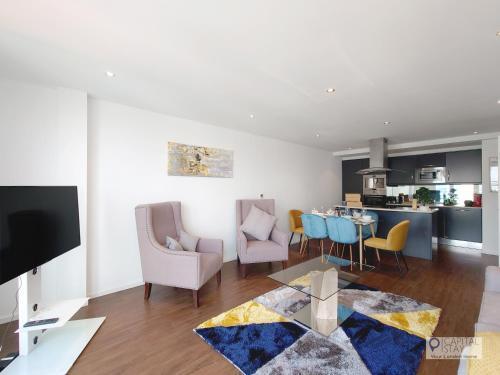 Deluxe Two Bed Apartment by London ExCeL & O2 - Tap to explore photos